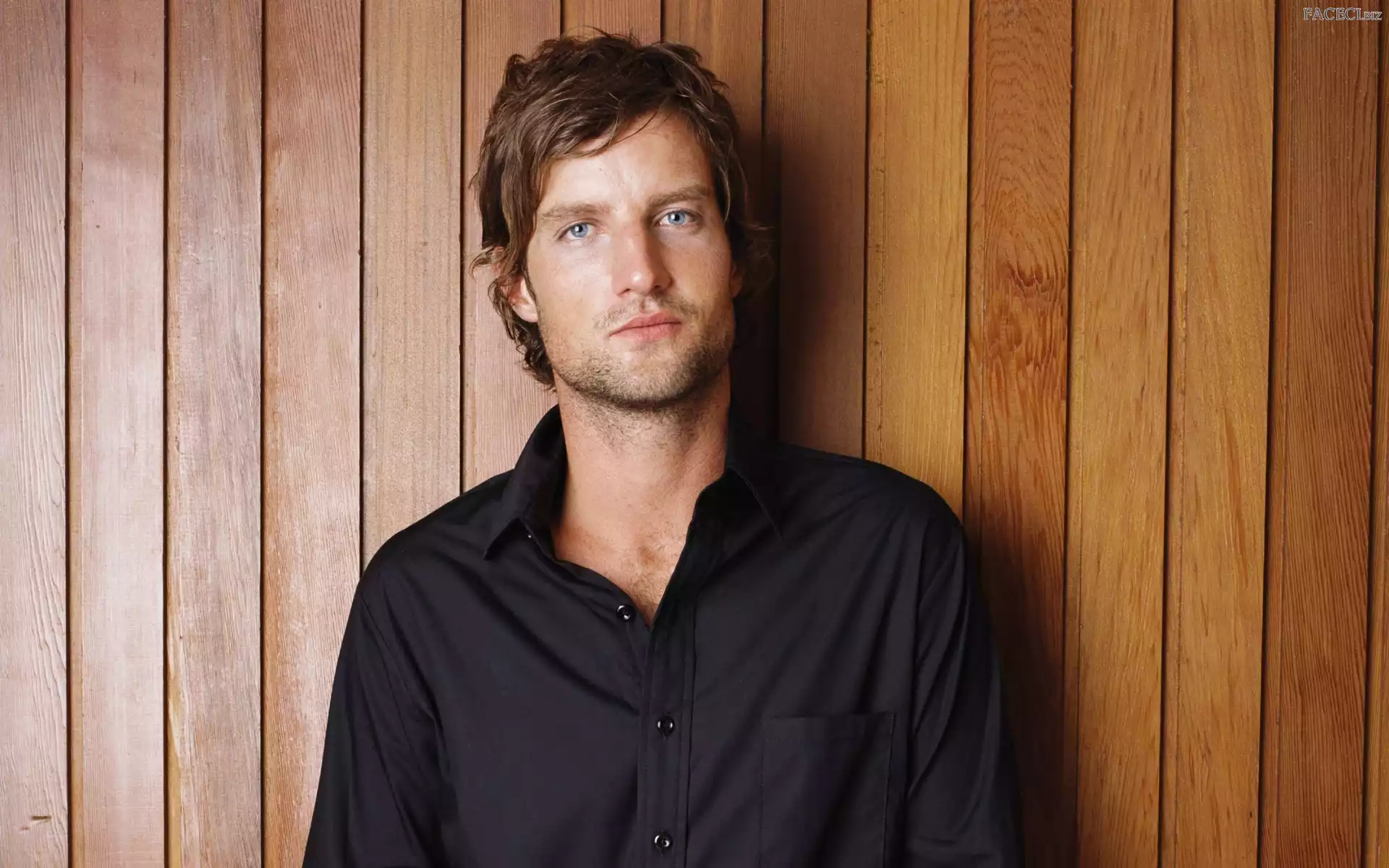 Piosenkarz, Axle Whitehead, Aktor